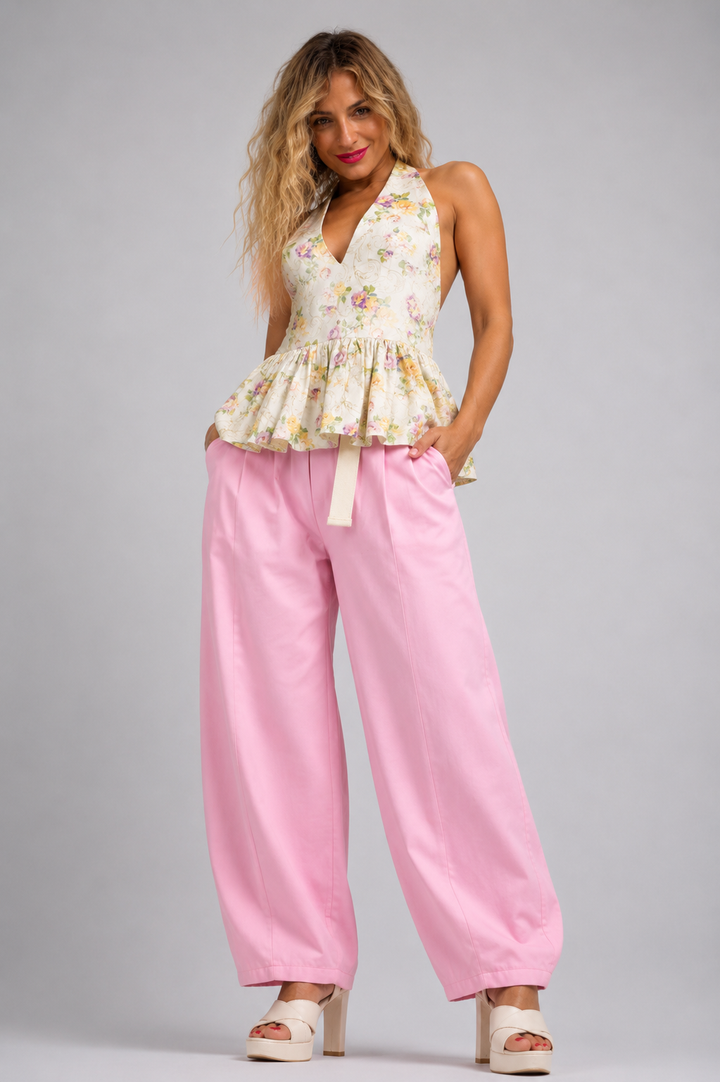 Floral halter τοπ εκρού με λουλούδια, ανοιχτή πλάτη με ίσια σφηκοφωλιά και βολάν στη μέση.