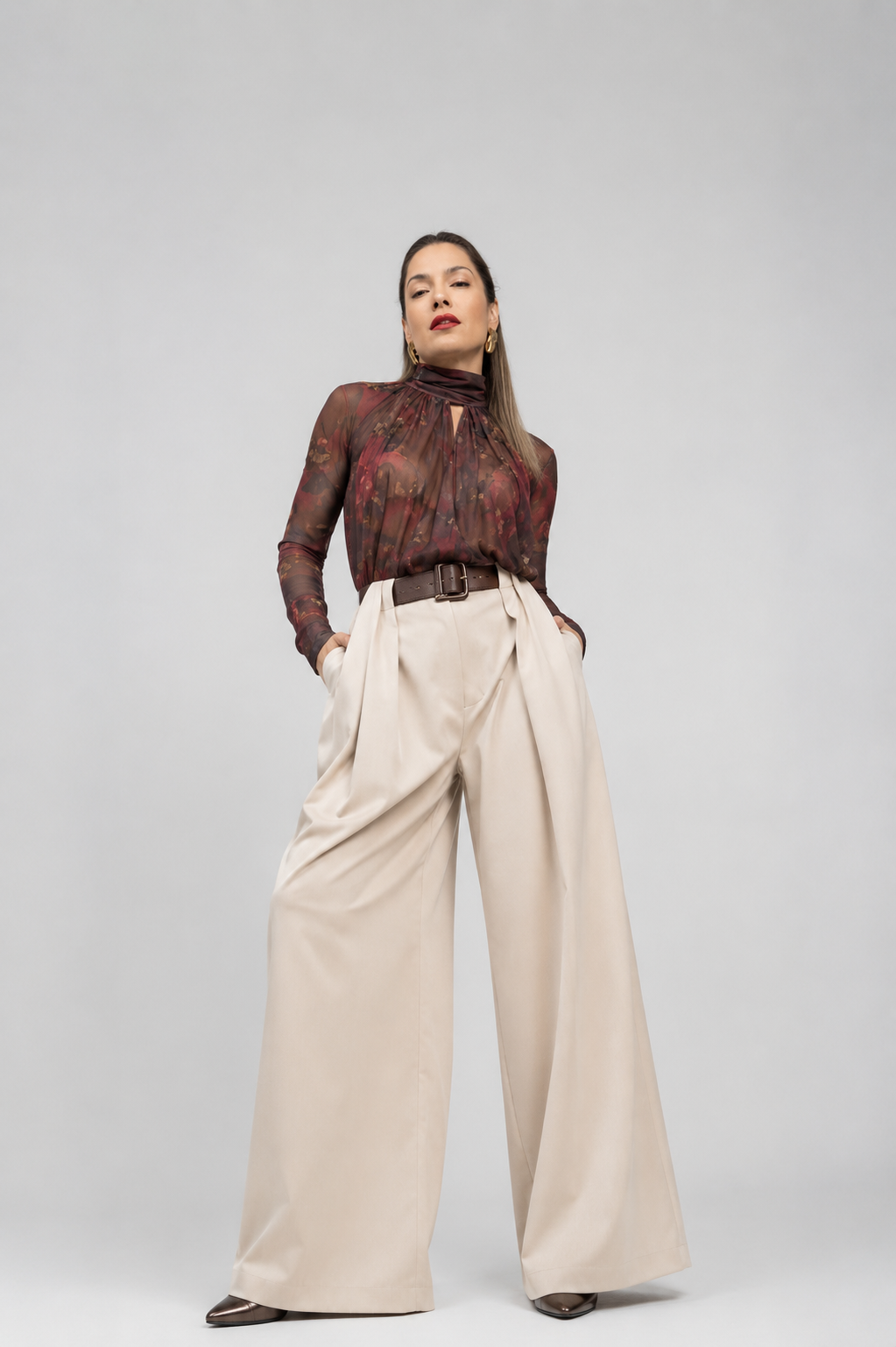     Wide leg παντελόνα με ζώνη σε ivory απόχρωση
