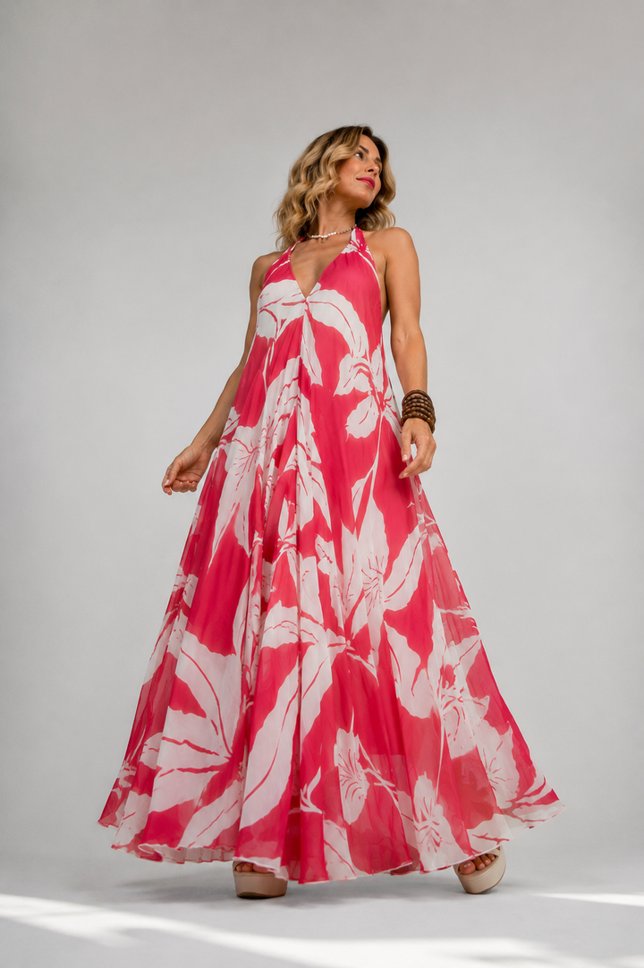 Γυναικείο maxi φόρεμα με κόκκινο floral print, halter λαιμόκοψη και ανοιχτή πλάτη.