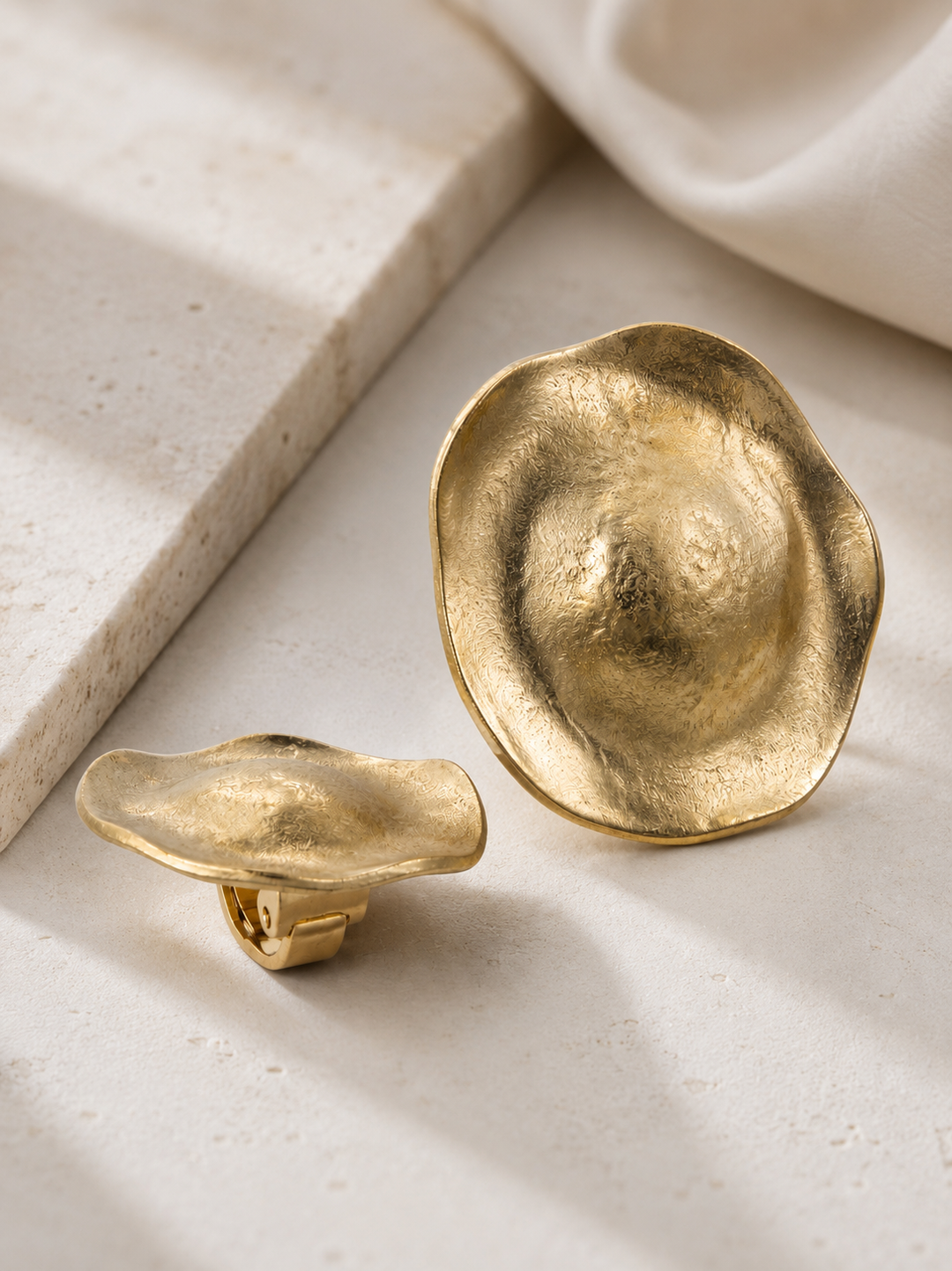 Luna ring