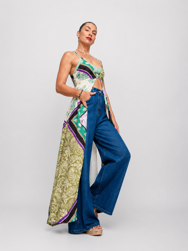 Γυναικείο wide leg jeans σε σκούρα denim μπλε απόχρωση με ψηλόμεση εφαρμογή.