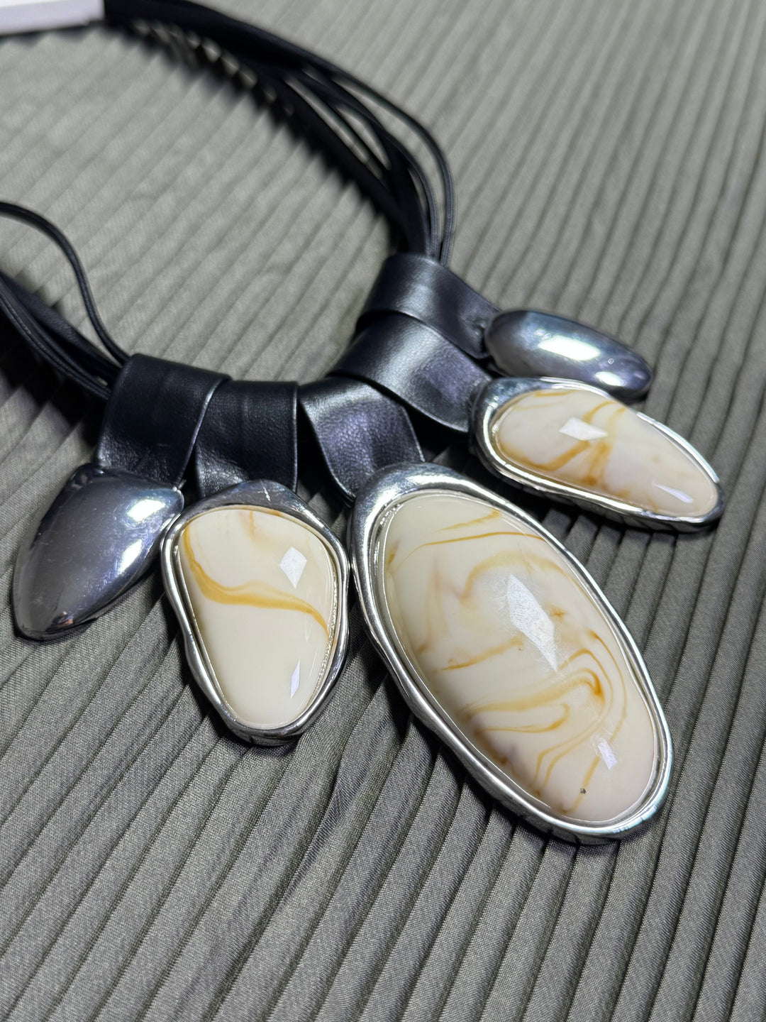 Marble Essence Statement Κολιέ