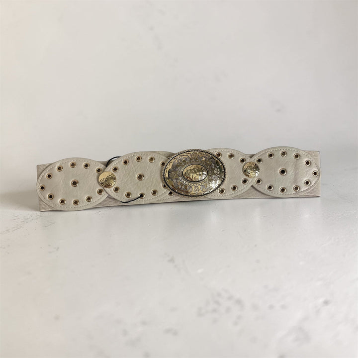 Boho ivory ελαστική ζώνη με vintage μεταλλική αγκράφα και διακοσμητικά τρουκς σε fashion neutral background